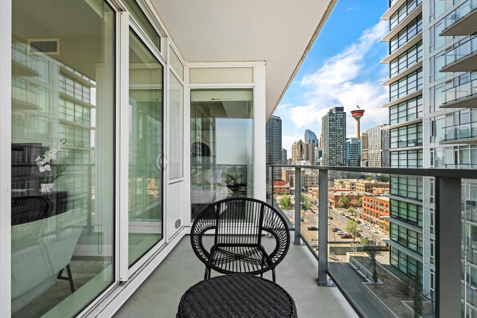 Modern Suite Calgary Downtown 5 Min Walk Stampede YYC Exterior foto