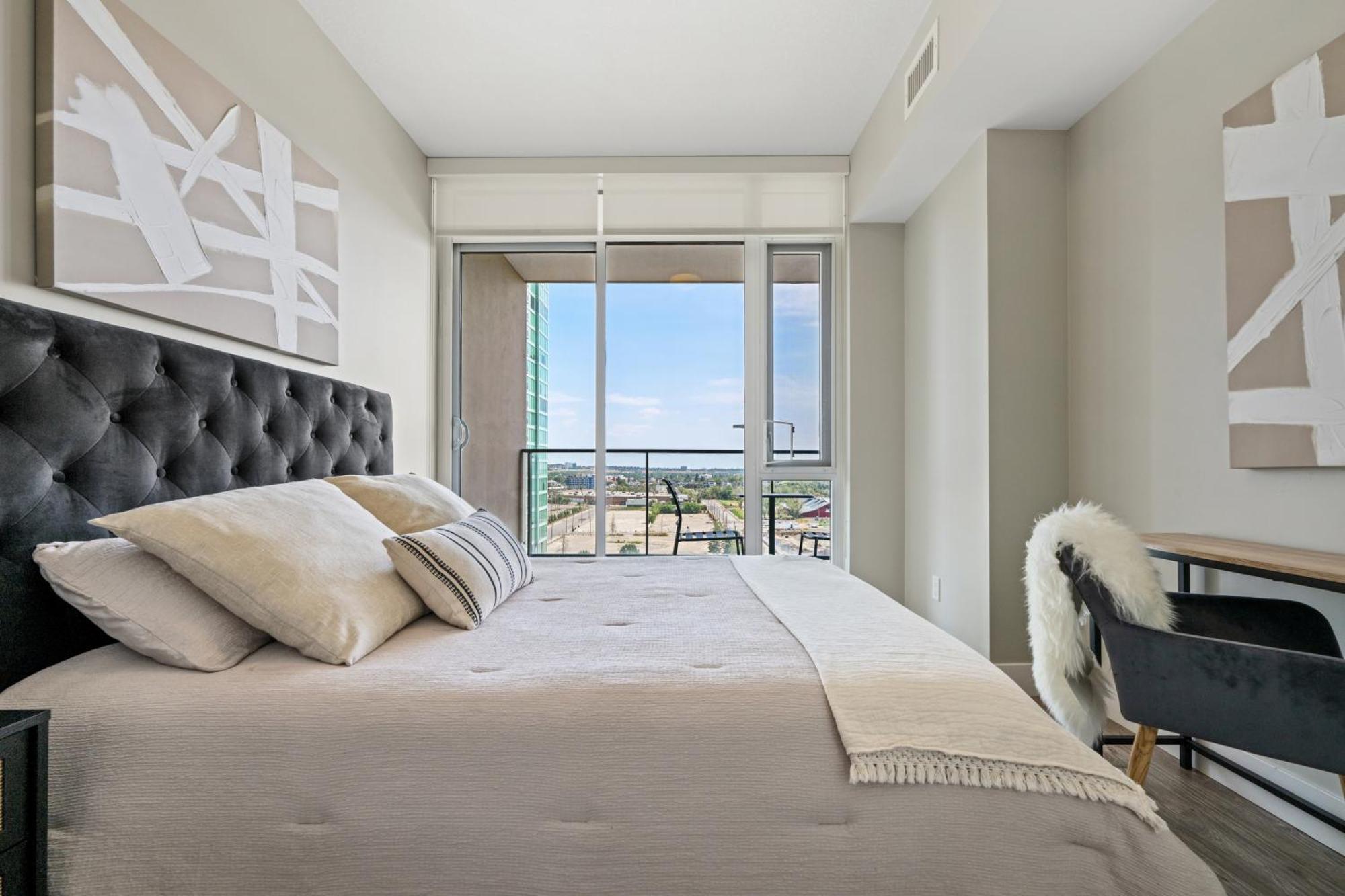 Modern Suite Calgary Downtown 5 Min Walk Stampede YYC Exterior foto