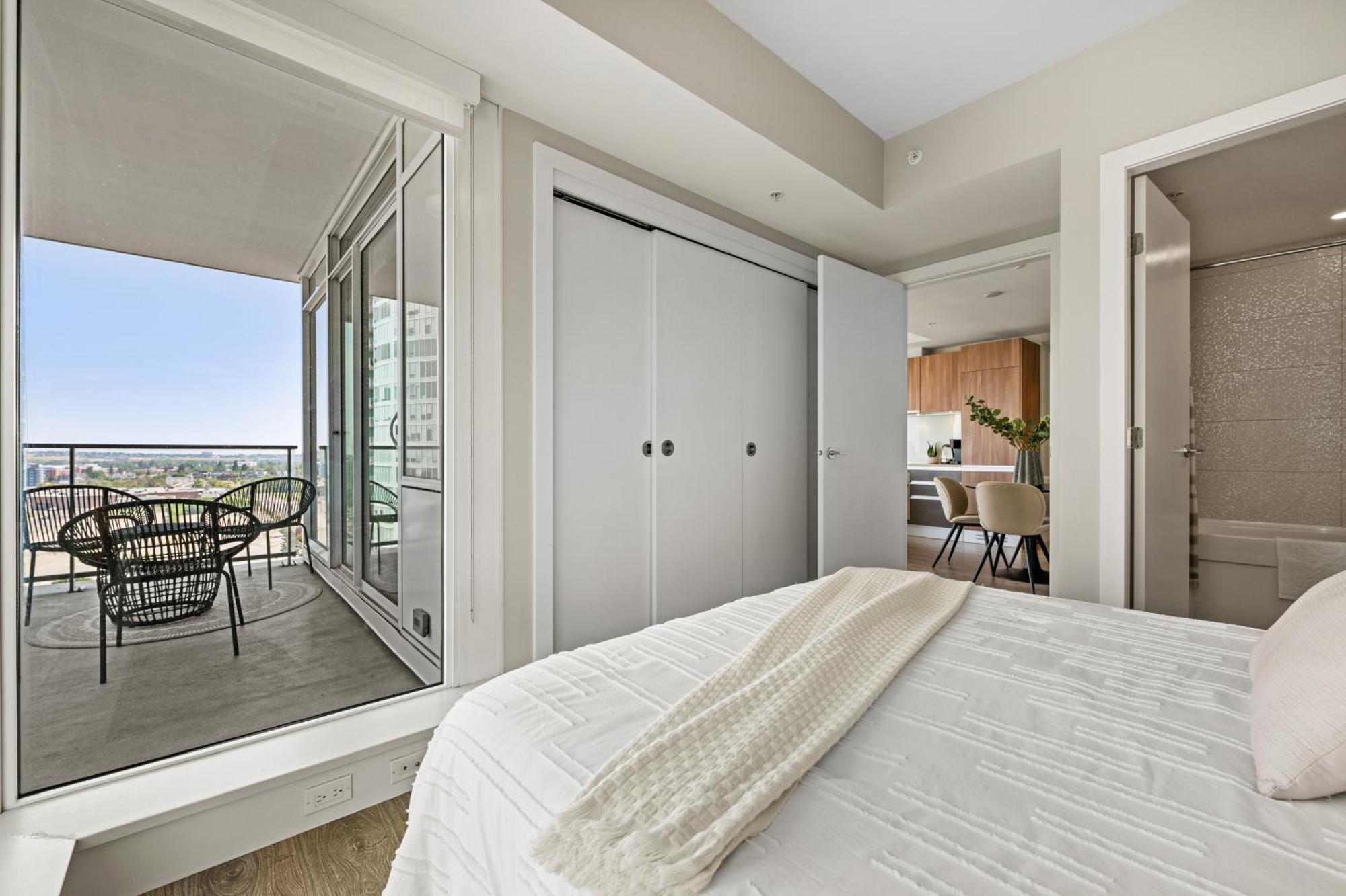 Modern Suite Calgary Downtown 5 Min Walk Stampede YYC Exterior foto
